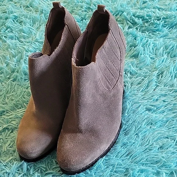 Audrey Brooke Shoes Audrey Brooke Grey Suede Ankle Boots Size